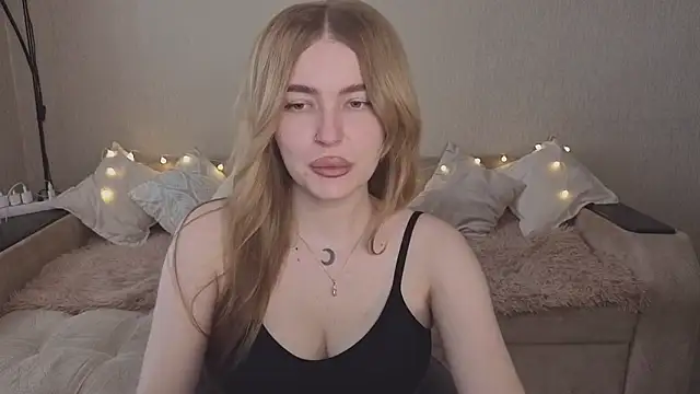 Snapshot of ViolettaLopez chatting on 16, 5, 2026 ViolettaLopez online show from 16, 5, 2026