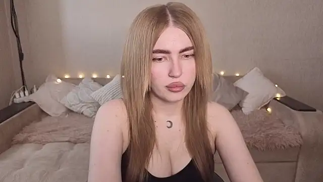 Snapshot of ViolettaLopez chatting on 8, 6, 2026 ViolettaLopez online show from 8, 6, 2026