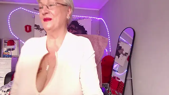 Snapshot of LaylaMilf chatting on 20, 12, 2025 LaylaMilf online show from 20, 12, 2025