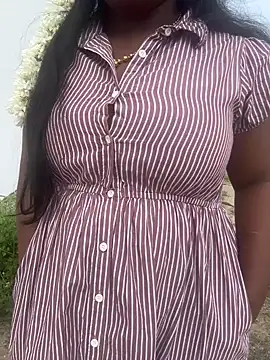 Snapshot of Dhiyapink chatting on 10, 12, 2024 Dhiyapink online show from 10, 12, 2024