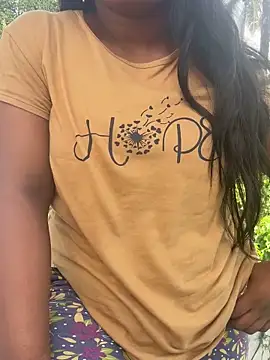 Snapshot of Dhiyapink chatting on 5, 1, 2025 Dhiyapink online show from 5, 1, 2025