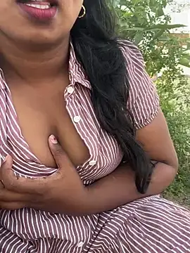 Snapshot of Dhiyapink chatting on 9, 2, 2025 Dhiyapink online show from 9, 2, 2025