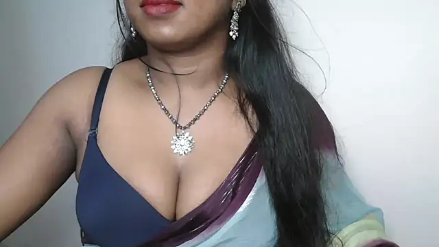 Snapshot of Dhiyapink chatting on 27, 10, 2025 Dhiyapink online show from 27, 10, 2025