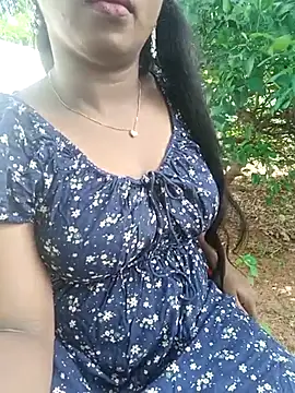 Snapshot of Dhiyapink chatting on 6, 11, 2025 Dhiyapink online show from 6, 11, 2025