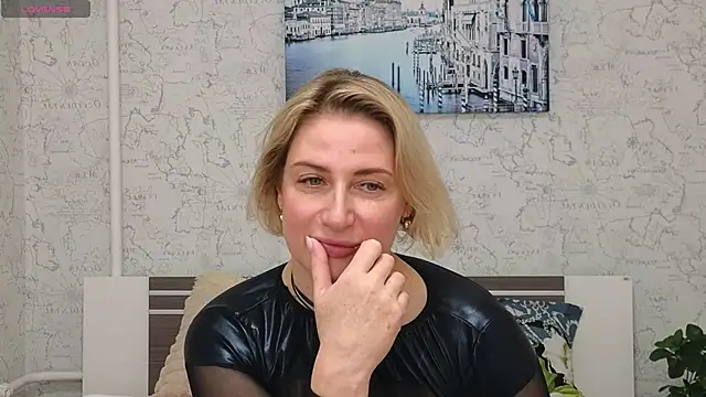 Lady Murenza online show from 17, 2, 2025