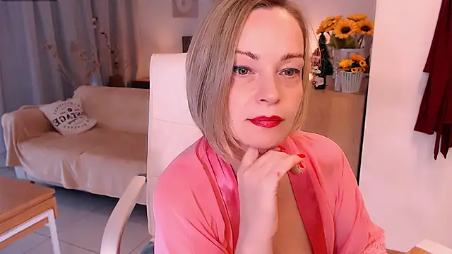 Tilly Eliot online show from 15, 12, 2025