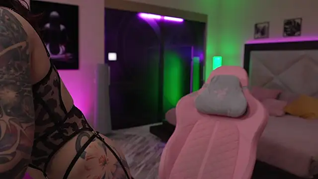 Snapshot of GirlGogo chatting on 13, 12, 2025 GirlGogo online show from 13, 12, 2025