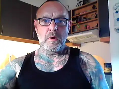 Snapshot of motormund chatting on 2, 10, 2025 motormund online show from 2, 10, 2025