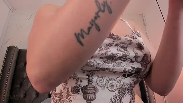 Snapshot of Kim_Blane chatting on 7, 10, 2025 Kim Blane online show from 7, 10, 2025