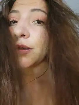 Snapshot of VickyHoult chatting on 2, 12, 2025 VickyHoult online show from 2, 12, 2025