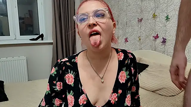 Snapshot of GenrikhBecca chatting on 19, 2, 2025 GenrikhBecca online show from 19, 2, 2025