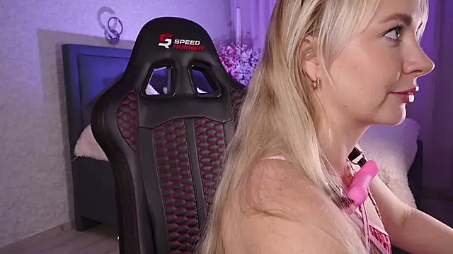 Kitty Ricky online show from 1, 12, 2025