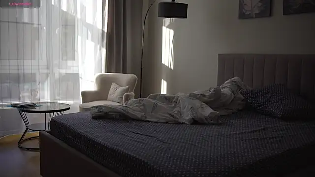 Danielle Thomas online show from 25, 9, 2025