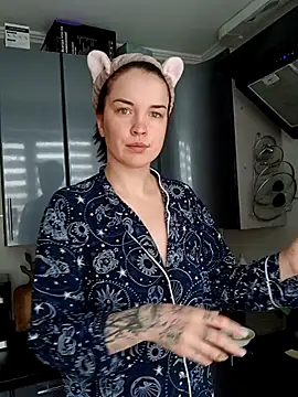 Snapshot of LazyTanukii chatting on 5, 10, 2025 LazyTanukii online show from 5, 10, 2025