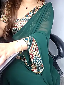 Snapshot of aliyaah_singh chatting on 17, 3, 2025 aliyaah singh online show from 17, 3, 2025