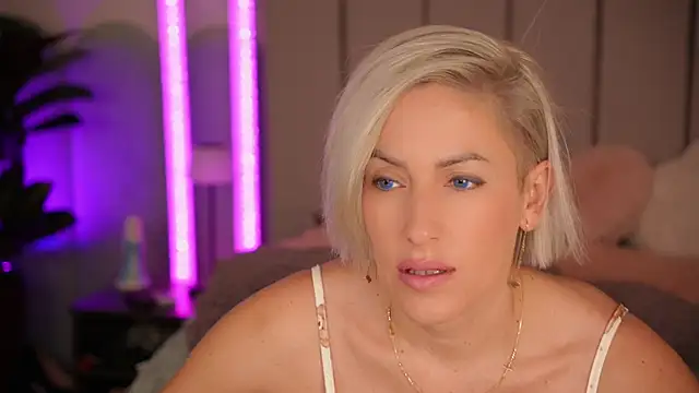 VickySecret96 online show from 20, 11, 2025