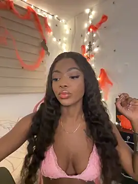 Snapshot of Vane_Rossee chatting on 3, 10, 2025 Vane Rossee online show from 3, 10, 2025