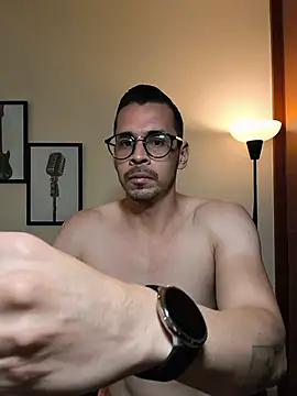 Snapshot of towers_j chatting on 4, 7, 2026 towers j online show from 4, 7, 2026