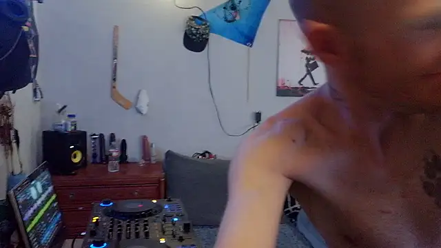 Snapshot of pyrowuff chatting on 25, 6, 2026 pyrowuff online show from 25, 6, 2026