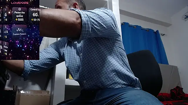 Snapshot of lewislamxxx_hot chatting on 6, 12, 2024 lewislamxxx hot online show from 6, 12, 2024