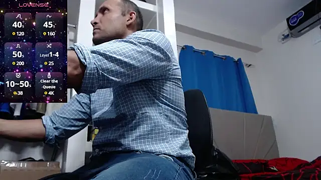 Snapshot of lewislamxxx_hot chatting on 12, 12, 2024 lewislamxxx hot online show from 12, 12, 2024