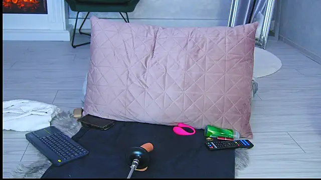 Snapshot of Michelle90u chatting on 9, 11, 2025 Michelle90u online show from 9, 11, 2025