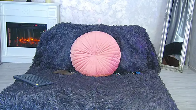 Snapshot of Michelle90u chatting on 17, 11, 2025 Michelle90u online show from 17, 11, 2025