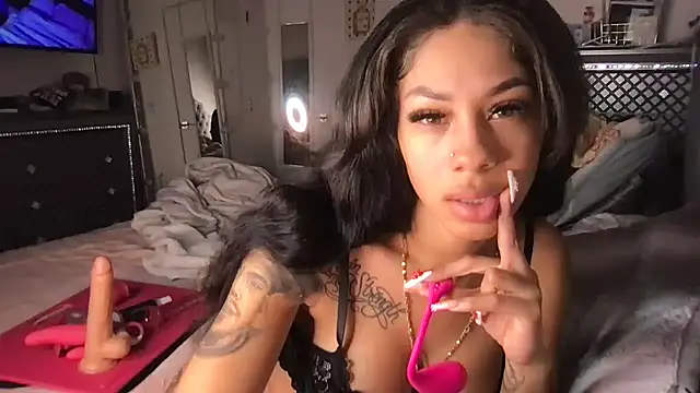 Snapshot of honeyybabyy112 chatting on 12, 12, 2024 honeyybabyy112 online show from 12, 12, 2024