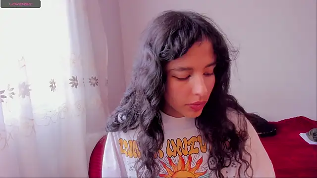 Snapshot of aluna_0310 chatting on 23, 12, 2024 aluna 0310 online show from 23, 12, 2024