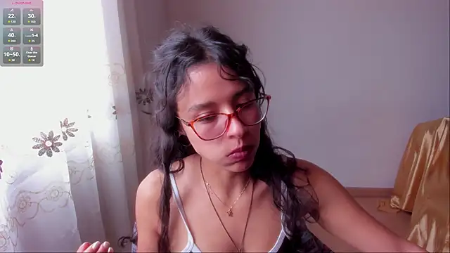 Snapshot of aluna_0310 chatting on 12, 10, 2025 aluna 0310 online show from 12, 10, 2025