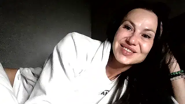 Snapshot of JulianaGold1 chatting on 18, 6, 2026 JulianaGold1 online show from 18, 6, 2026
