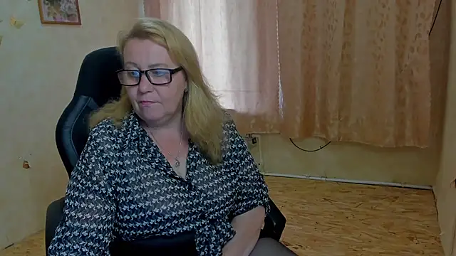 Snapshot of Frau_Marta chatting on 3, 7, 2026 Frau Marta online show from 3, 7, 2026