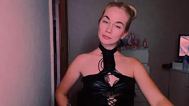 Snapshot of xxxcharismaaa chatting on 6, 10, 2025 xxxcharismaaa online show from 6, 10, 2025
