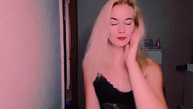 Snapshot of xxxcharismaaa chatting on 13, 10, 2025 xxxcharismaaa online show from 13, 10, 2025