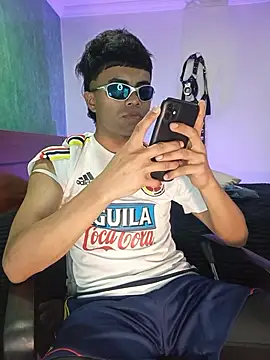 Snapshot of pinedasex777 chatting on 16, 11, 2025 pinedasex777 online show from 16, 11, 2025