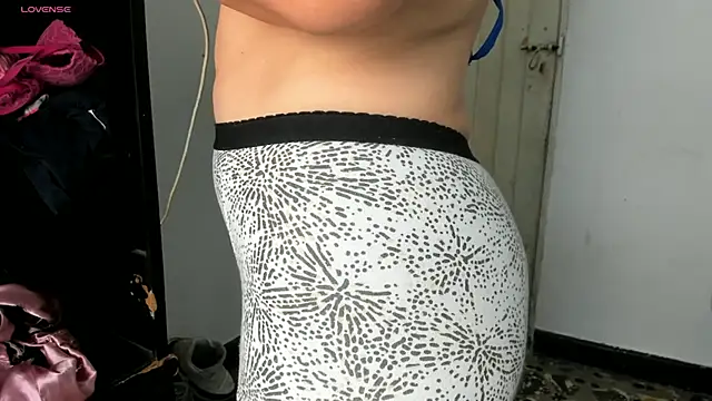 BlowMommy  online show from 18, 1, 2025