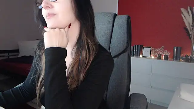 Snapshot of Alina_Lamour chatting on 27, 10, 2025 Alina Lamour online show from 27, 10, 2025