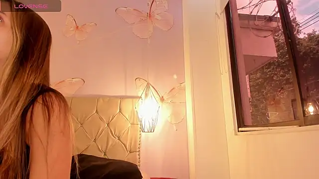 Snapshot of Vivi_prinncess chatting on 28, 4, 2026 Vivi prinncess online show from 28, 4, 2026