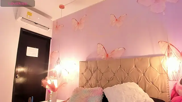Snapshot of Vivi_prinncess chatting on 30, 4, 2026 Vivi prinncess online show from 30, 4, 2026