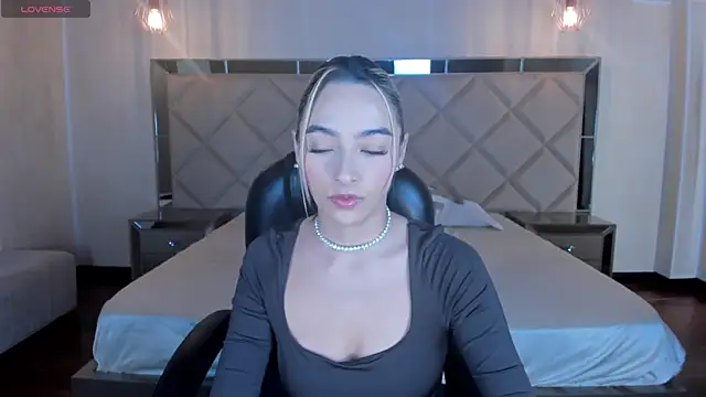 Snapshot of MelissaMoore_ chatting on 5, 7, 2026 MelissaMoore online show from 5, 7, 2026