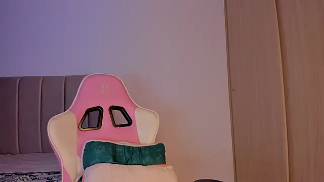 Snapshot of isa_bunny chatting on 24, 9, 2025 isa bunny online show from 24, 9, 2025