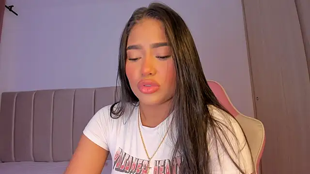 Snapshot of isa_bunny chatting on 25, 10, 2025 isa bunny online show from 25, 10, 2025