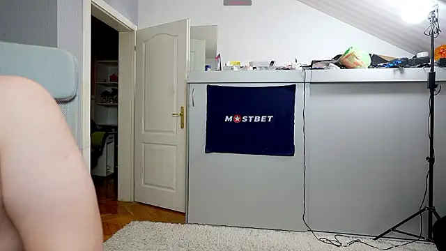 foxeslovefoxes online show from 6, 12, 2024