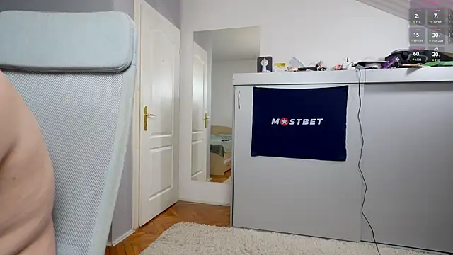 foxeslovefoxes online show from 7, 12, 2024