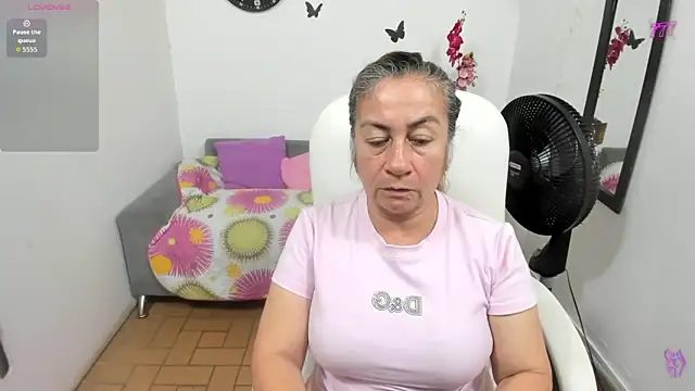 Snapshot of stepmother_105 chatting on 16, 6, 2026 stepmother 105 online show from 16, 6, 2026