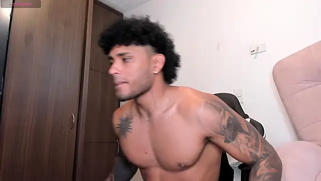 Snapshot of Alessandro_Vanni chatting on 3, 12, 2024 Alessandro Vanni online show from 3, 12, 2024