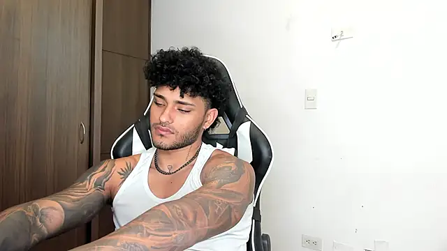 Snapshot of Alessandro_Vanni chatting on 8, 12, 2024 Alessandro Vanni online show from 8, 12, 2024