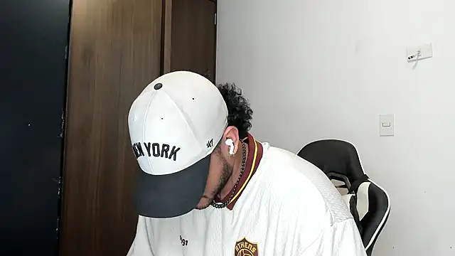 Snapshot of Alessandro_Vanni chatting on 9, 12, 2024 Alessandro Vanni online show from 9, 12, 2024