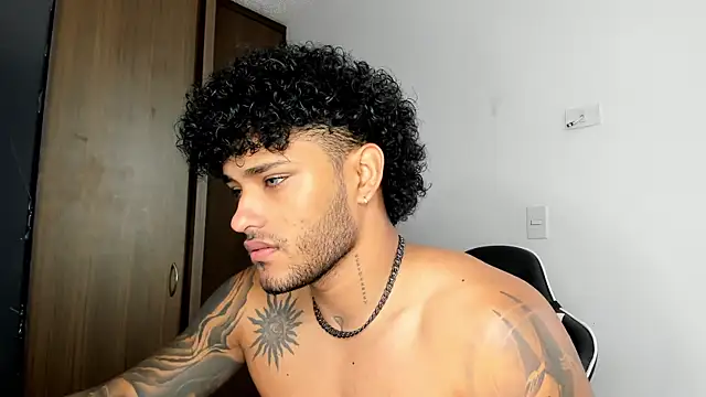 Snapshot of Alessandro_Vanni chatting on 10, 12, 2024 Alessandro Vanni online show from 10, 12, 2024