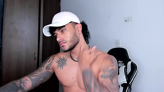 Snapshot of Alessandro_Vanni chatting on 11, 12, 2024 Alessandro Vanni online show from 11, 12, 2024